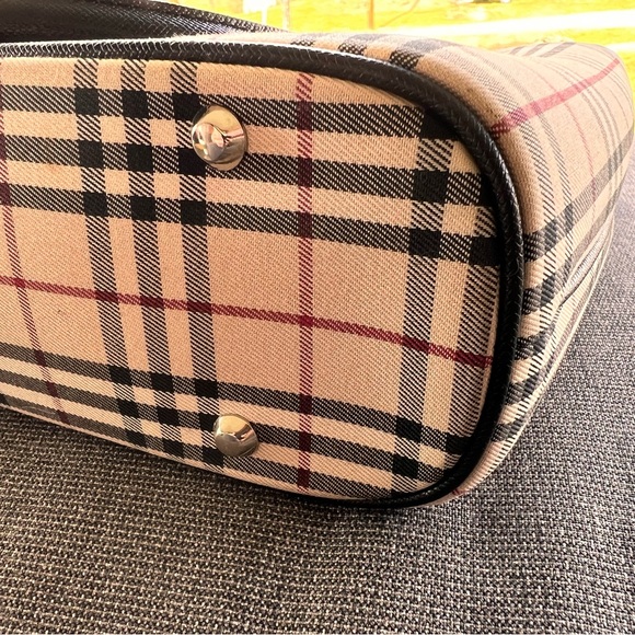 Burberry Beige House Nova Check
Small Tote With Dust Bag - Picture 7 of 12